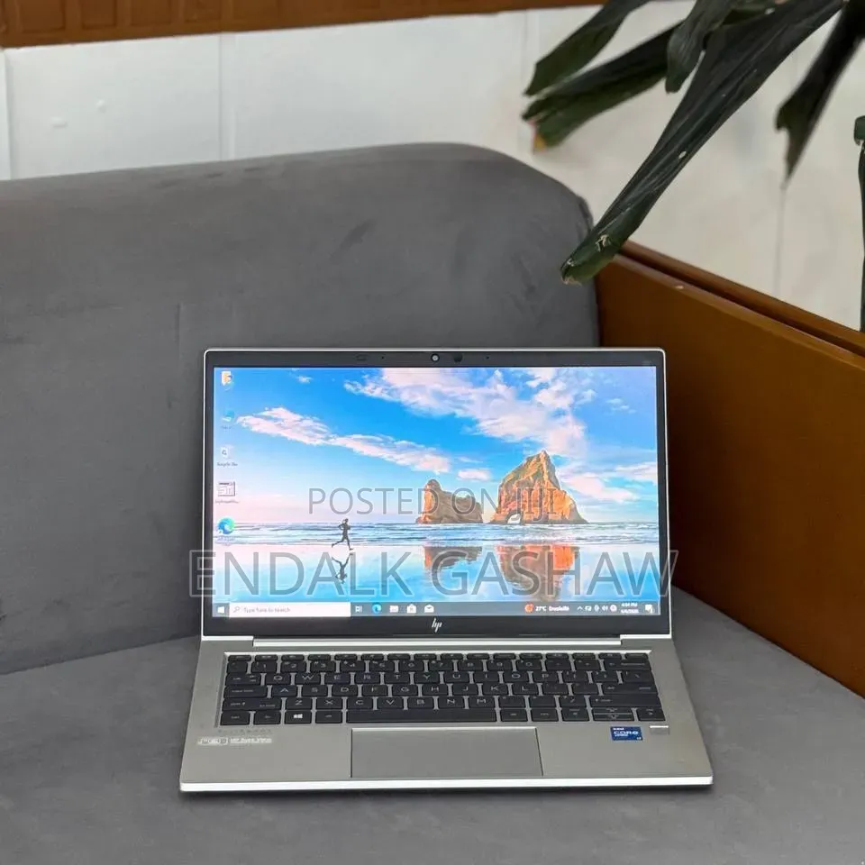 New Laptop HP EliteBook 830 G8 16GB Intel Core i5 SSD 512GB