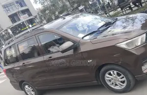 Wuling Hongguang S 2020 Brown