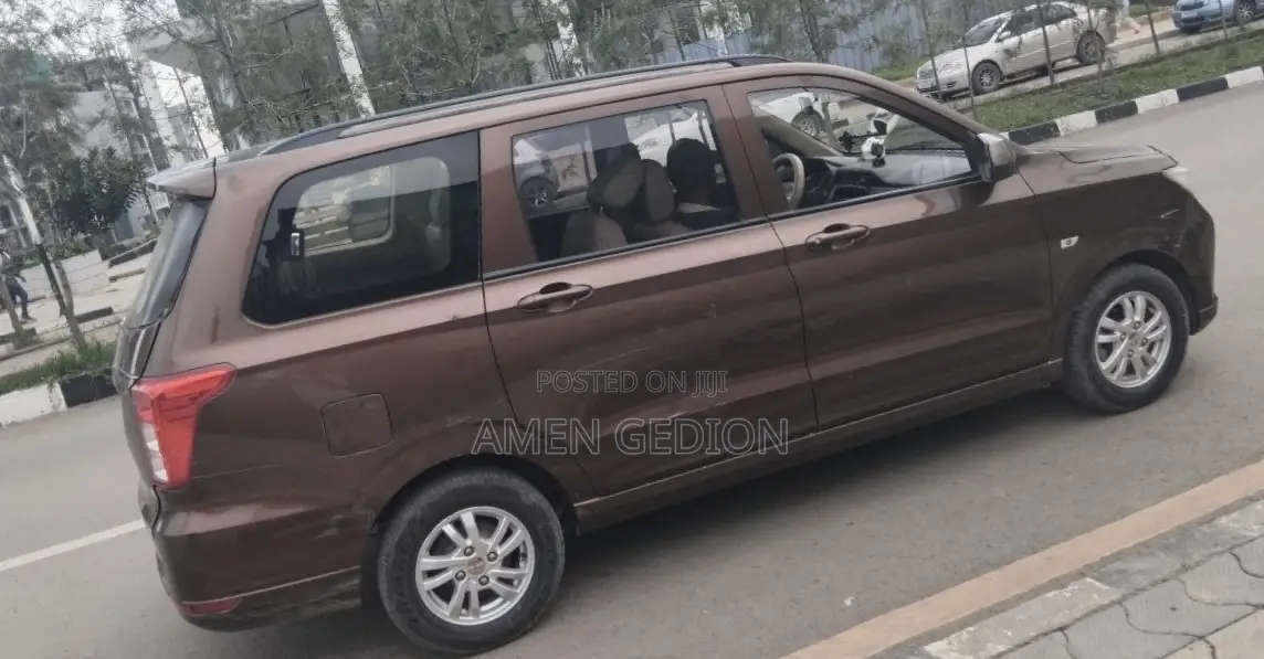 Wuling Hongguang S 2020 Brown