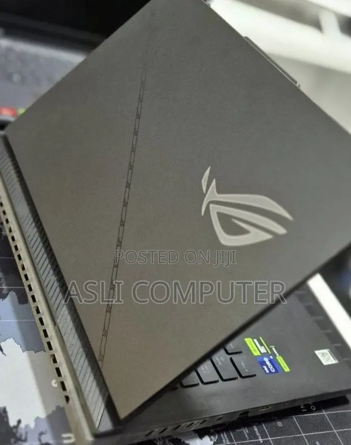 New Laptop Asus ROG Strix G18 32GB Intel Core i9 SSD 2T