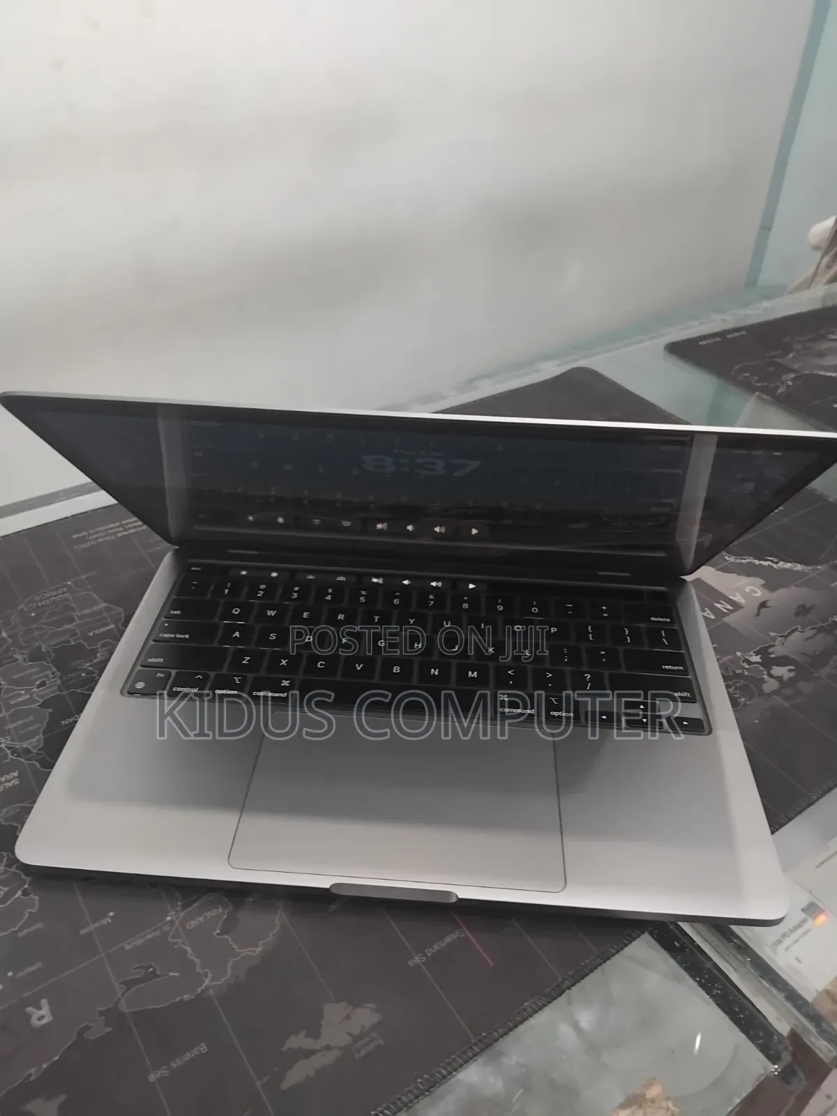 New Laptop Apple MacBook Pro 2022 M2 8GB Apple M2 SSD 512GB