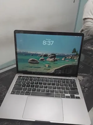 New Laptop Apple MacBook Pro 2022 M2 8GB Apple M2 SSD 512GB