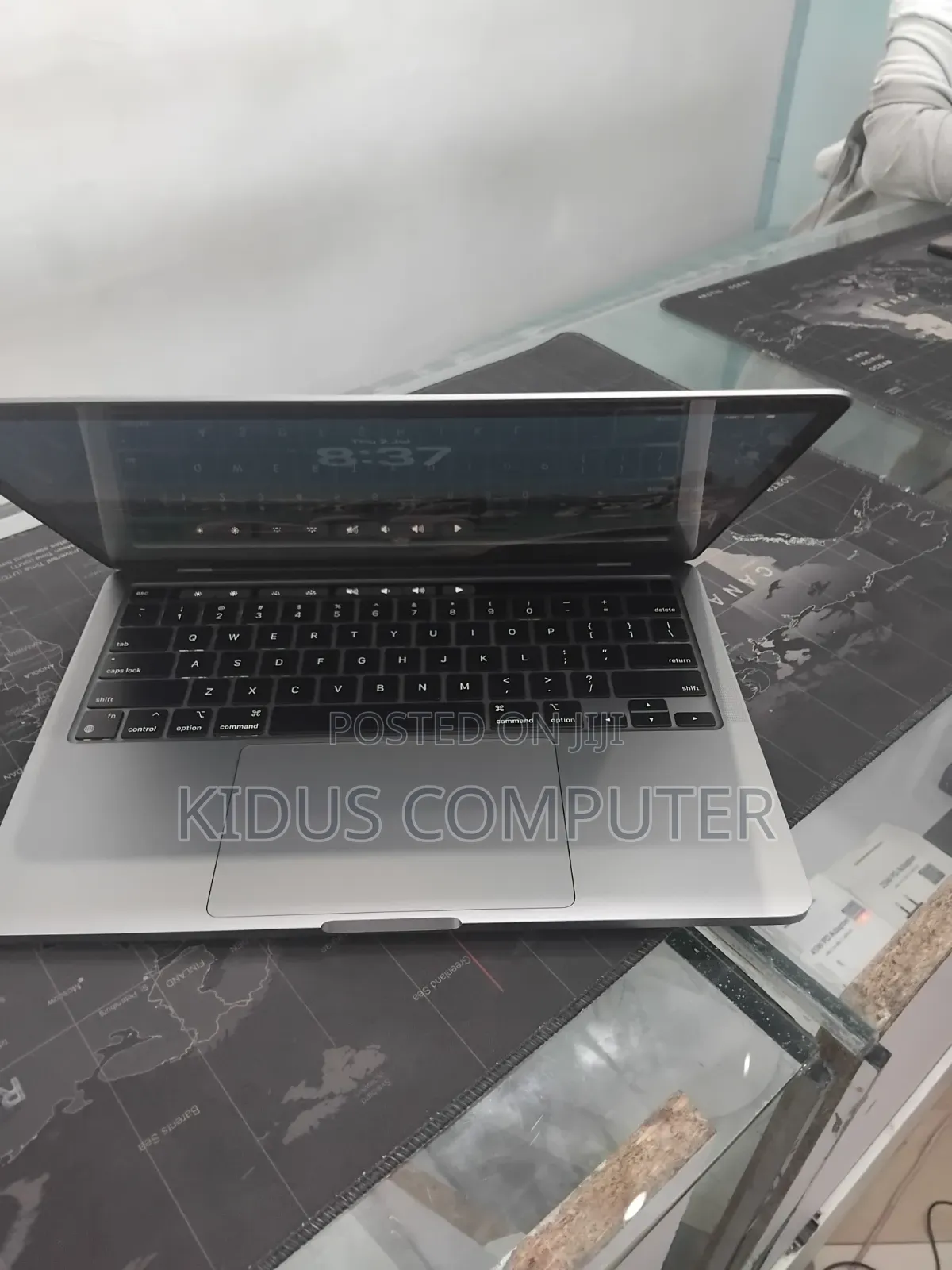 New Laptop Apple MacBook Pro 2022 M2 8GB Apple M2 SSD 512GB