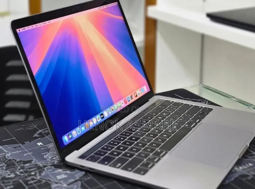 New Laptop Apple MacBook Pro 2019 16GB Intel Core i7 SSD 256GB