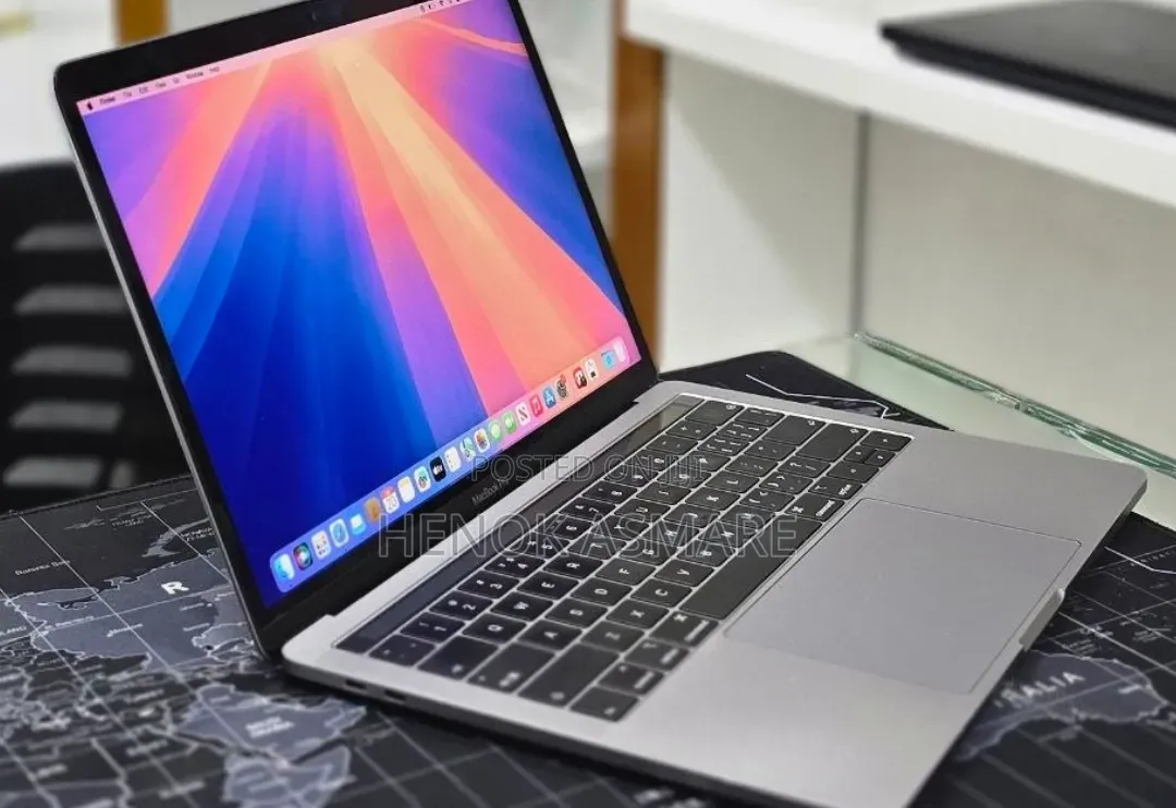 New Laptop Apple MacBook Pro 2019 16GB Intel Core i7 SSD 256GB