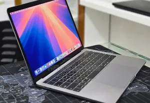New Laptop Apple MacBook Pro 2019 16GB Intel Core i7 SSD 256GB