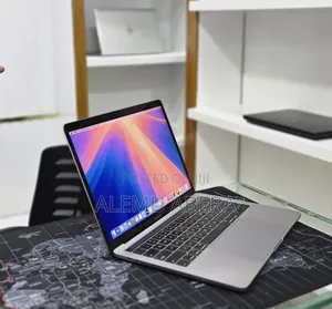 New Laptop Apple MacBook Pro 2019 16GB Intel Core i7 SSD 256GB