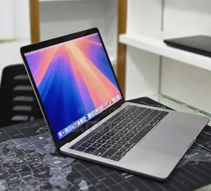 New Laptop Apple MacBook Pro 2019 16GB Intel Core i7 SSD 256GB