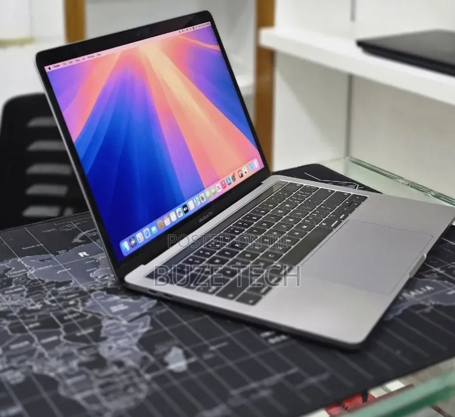 New Laptop Apple MacBook Pro 2019 16GB Intel Core i7 SSD 256GB