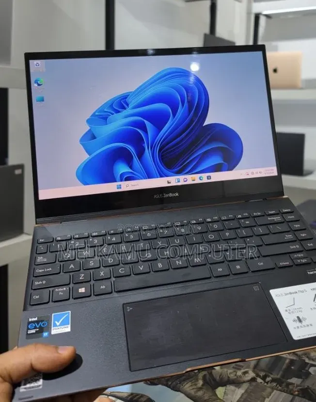 New Laptop Asus Zenbook 13 OLED 16GB Intel Core i7 SSD 512GB