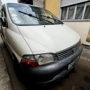 Toyota HiAce 2005 White
