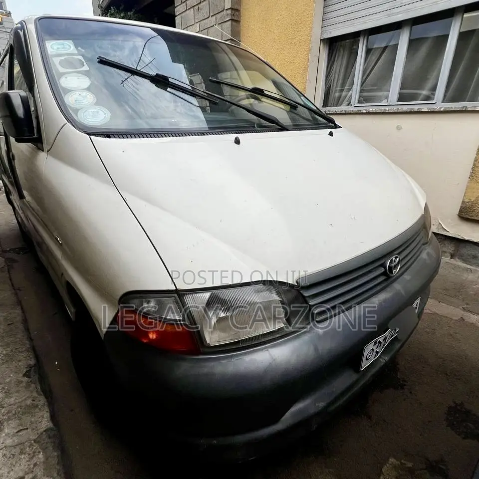 Toyota HiAce 2005 White