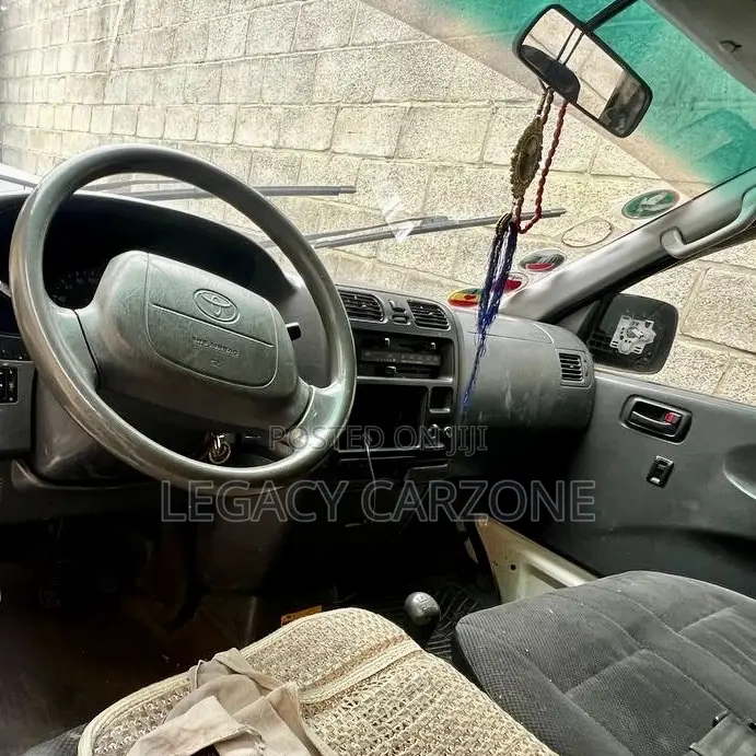 Toyota HiAce 2005 White