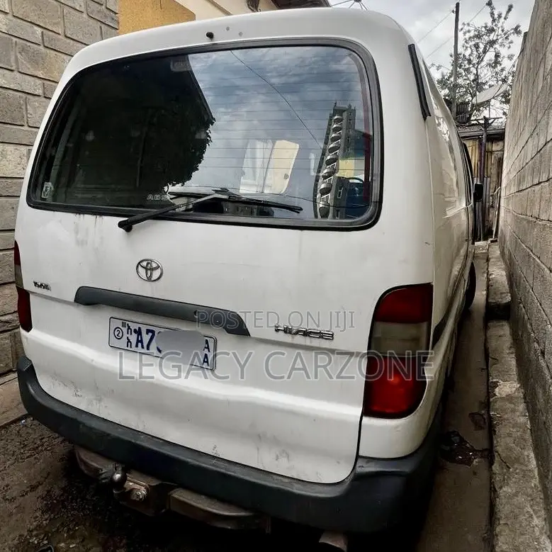 Toyota HiAce 2005 White