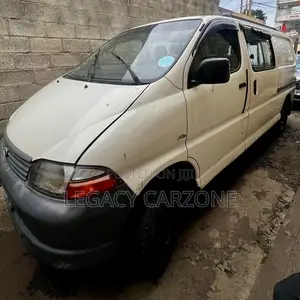 Toyota HiAce 2005 White