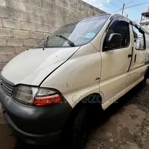 Toyota HiAce 2005 White