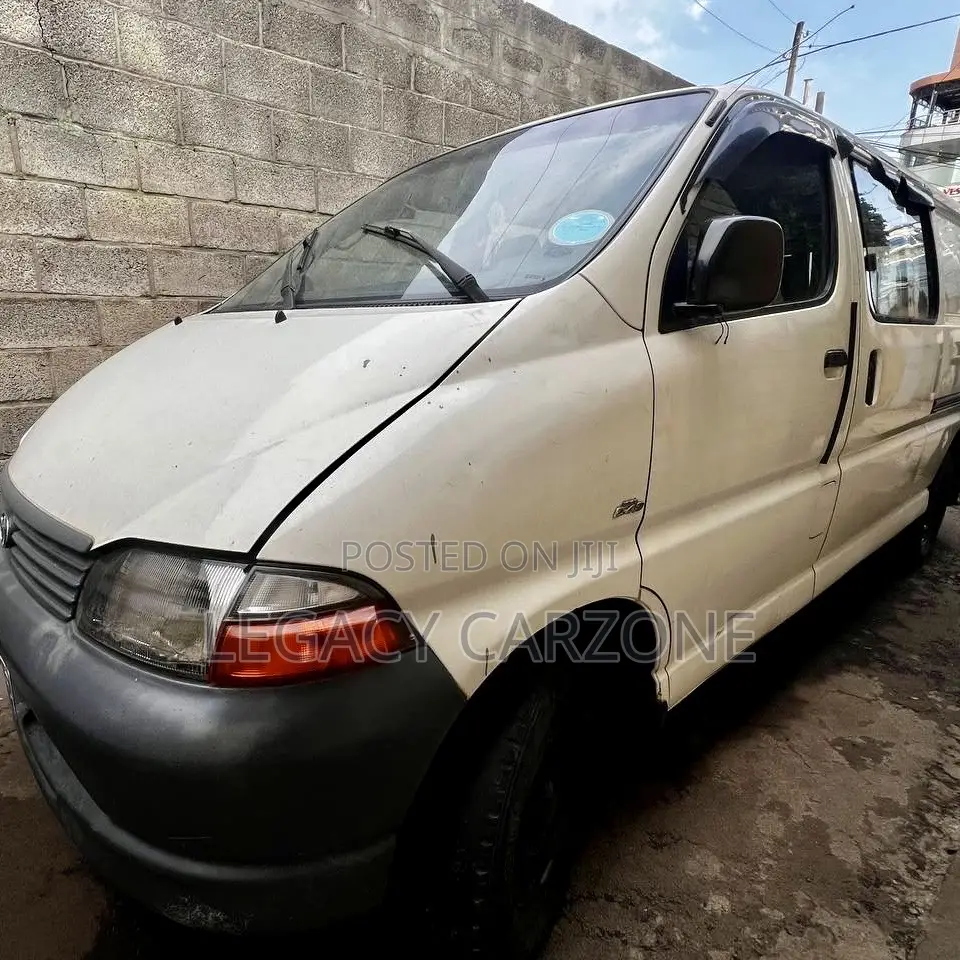 Toyota HiAce 2005 White