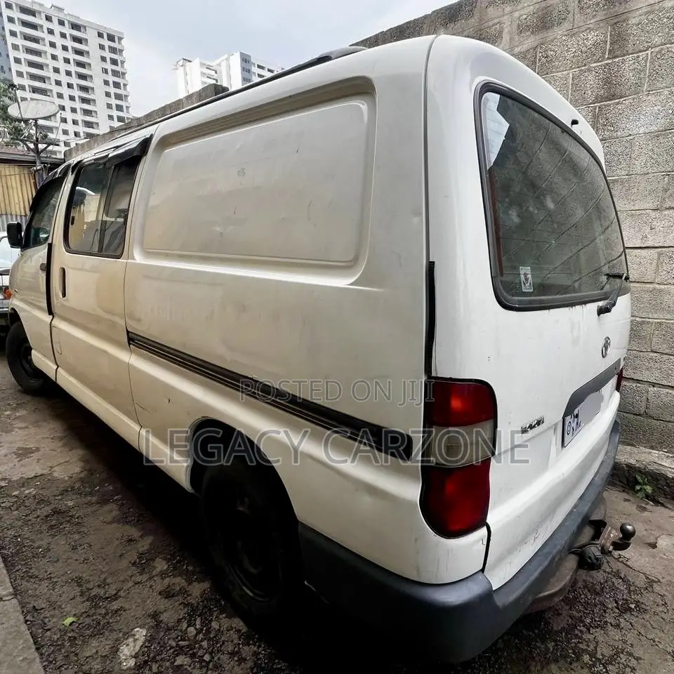 Toyota HiAce 2005 White