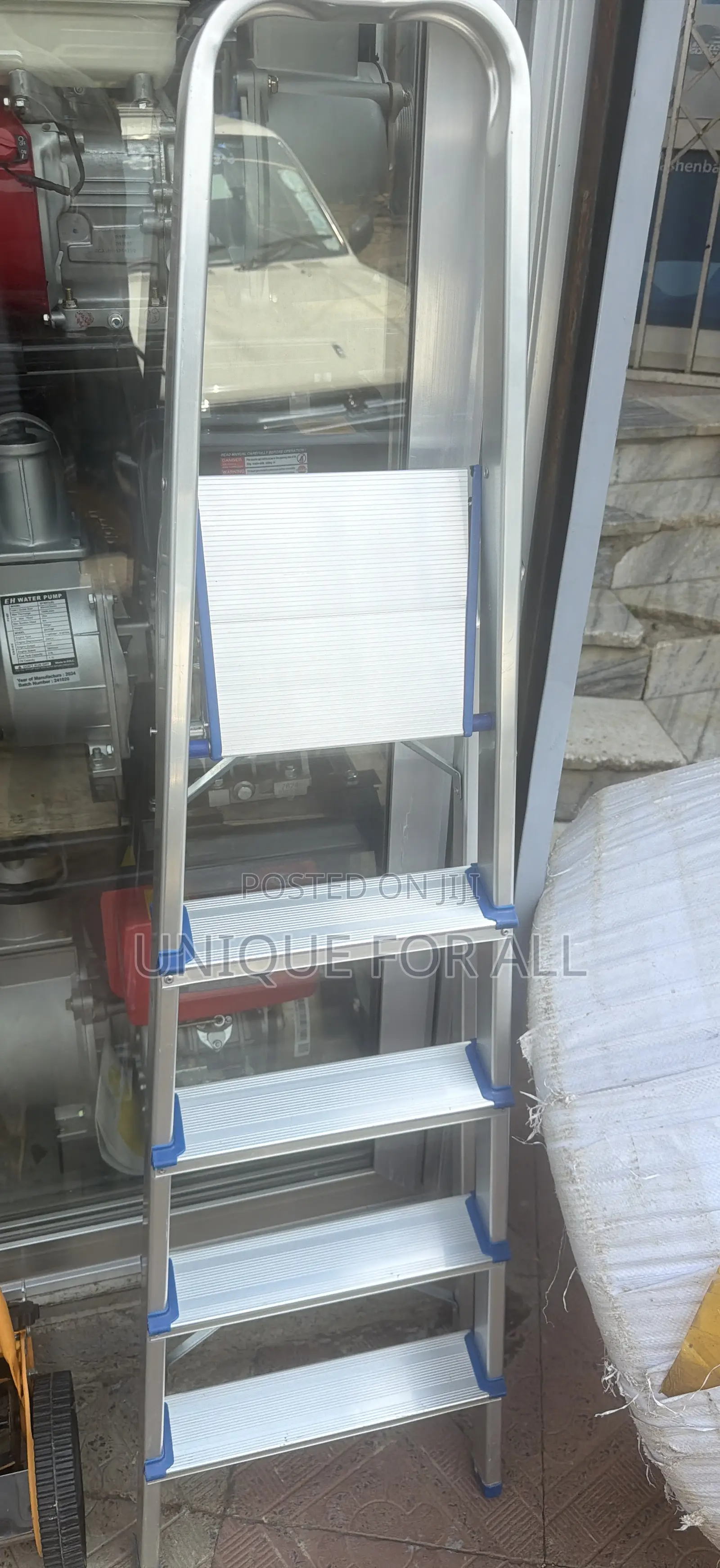 4-Step Aluminum Step Ladder