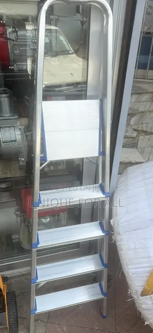 4-Step Aluminum Step Ladder