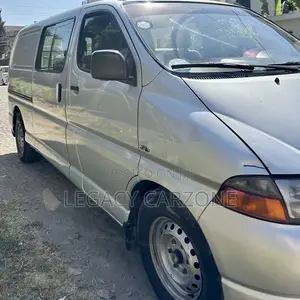 Toyota HiAce 2005 Silver