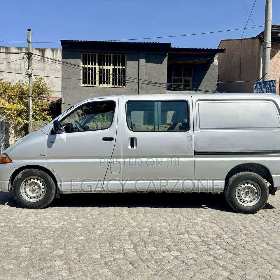 Toyota HiAce 2005 Silver