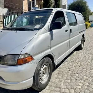 Toyota HiAce 2005 Silver