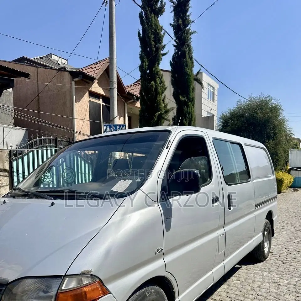 Toyota HiAce 2005 Silver