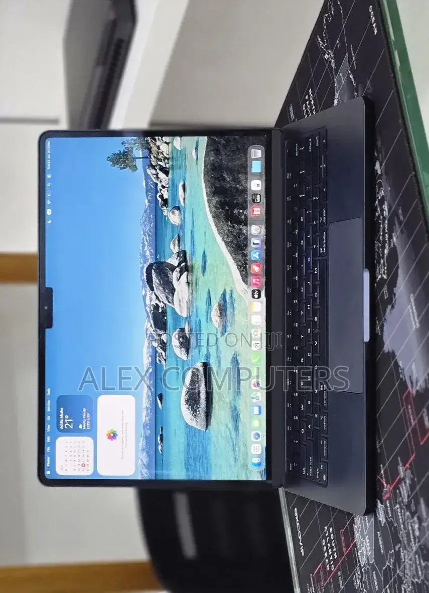 New Laptop Apple MacBook 8GB Apple M4 SSD 256GB