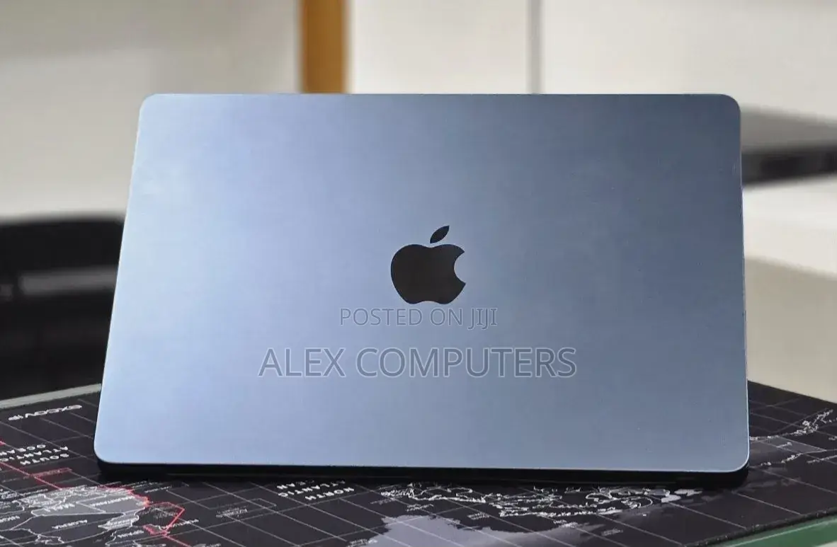 New Laptop Apple MacBook 8GB Apple M4 SSD 256GB