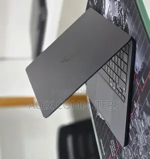New Laptop Apple MacBook 8GB Apple M4 SSD 256GB