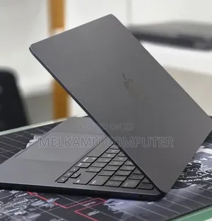 New Laptop Apple MacBook Air 2022 M2 8GB Apple M2 SSD 256GB