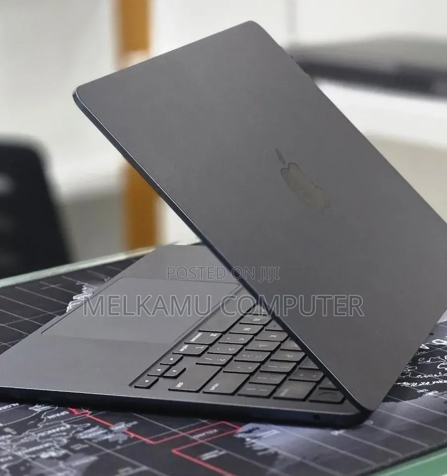New Laptop Apple MacBook Air 2022 M2 8GB Apple M2 SSD 256GB