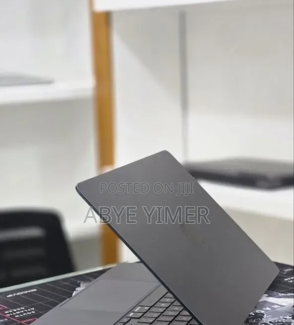 New Laptop Apple MacBook Air 2022 M2 8GB Intel Core M2 SSD 256GB
