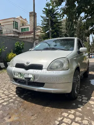 Toyota Vitz 2001 Silver