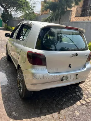 Toyota Vitz 2001 Silver