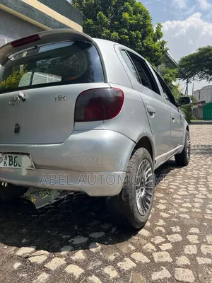 Toyota Vitz 2001 Silver