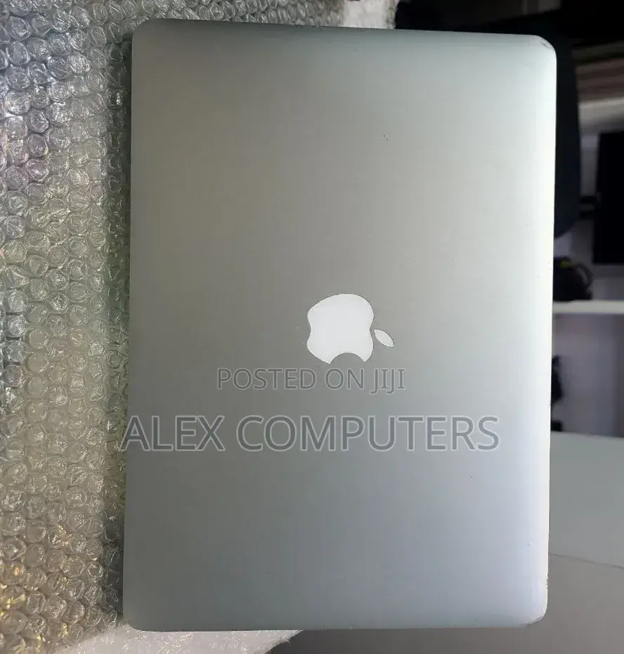New Laptop Apple MacBook 8GB Intel Core i5 SSD 128GB