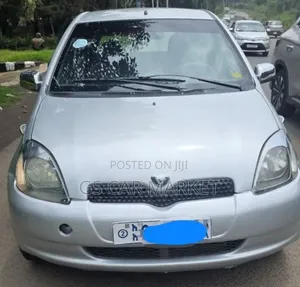 Toyota Vitz 2001 Silver