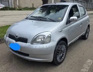 Toyota Vitz 2001 Silver