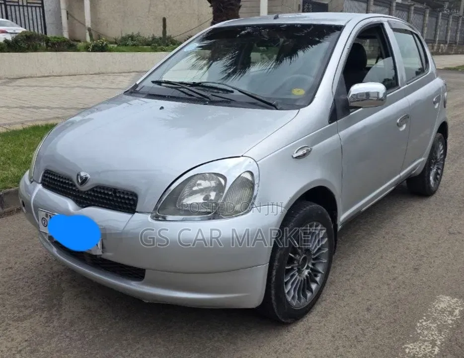 Toyota Vitz 2001 Silver