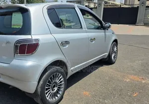 Toyota Vitz 2001 Silver