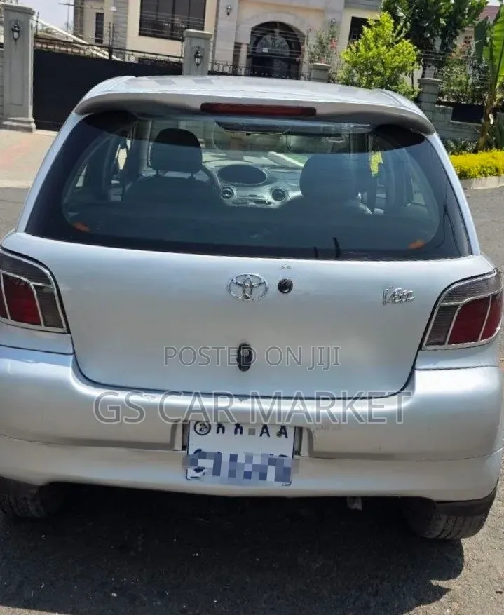 Toyota Vitz 2001 Silver