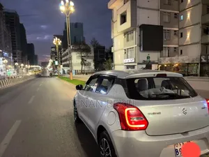 Suzuki Swift 2021 Silver