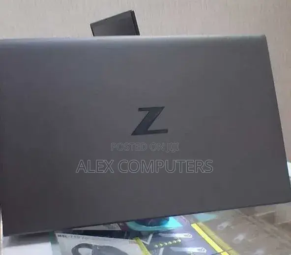 New Laptop HP ZBook Firefly G8 16GB Intel Core i7 SSD 512GB