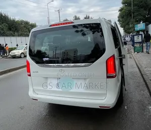 Mercedes-Benz V-Class 2022 White