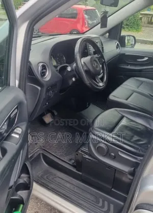 Mercedes-Benz V-Class 2022 White