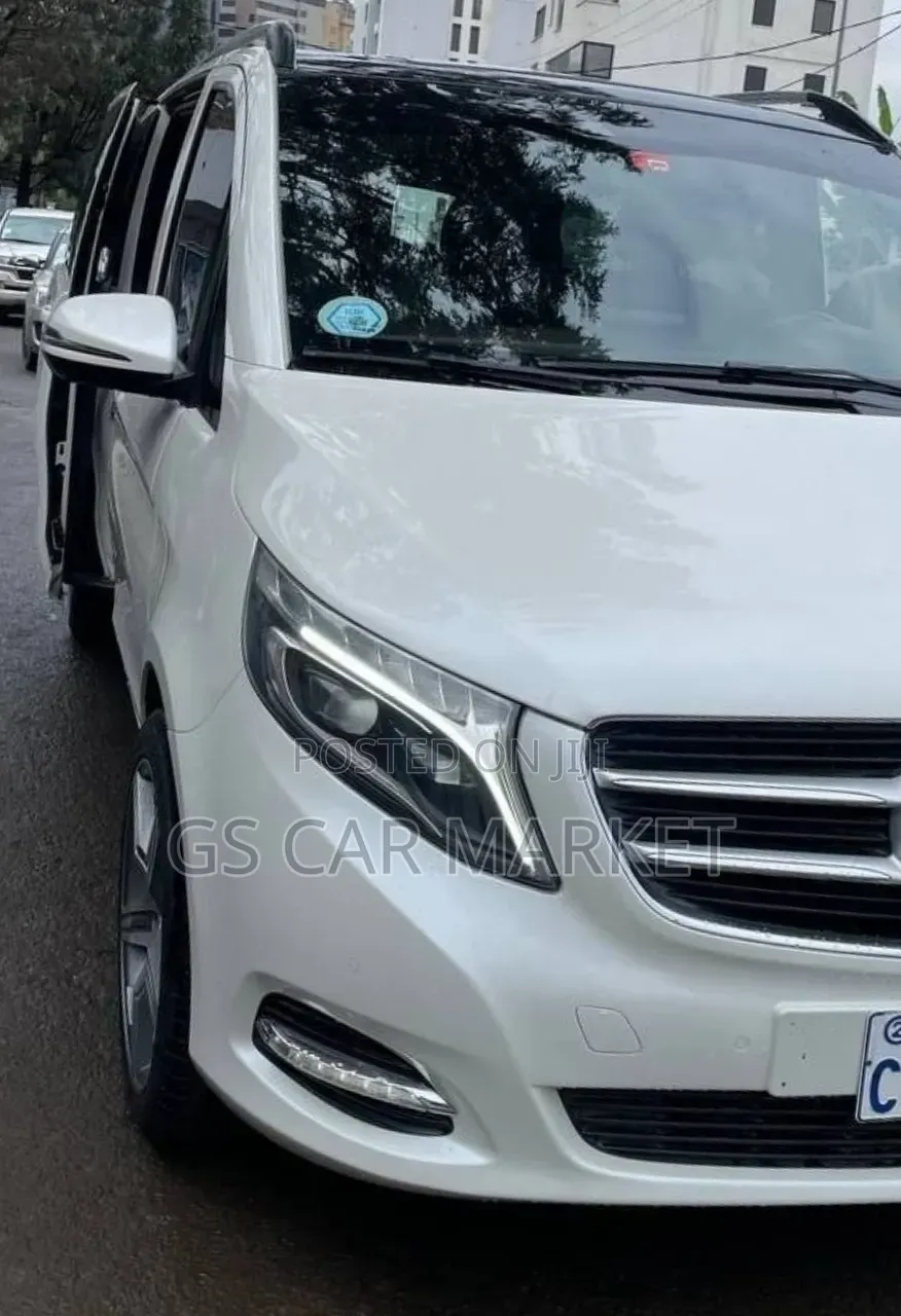 Mercedes-Benz V-Class 2022 White