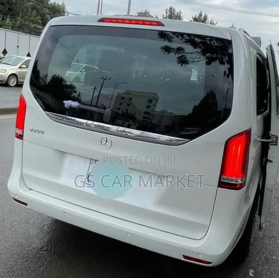 Mercedes-Benz V-Class 2022 White