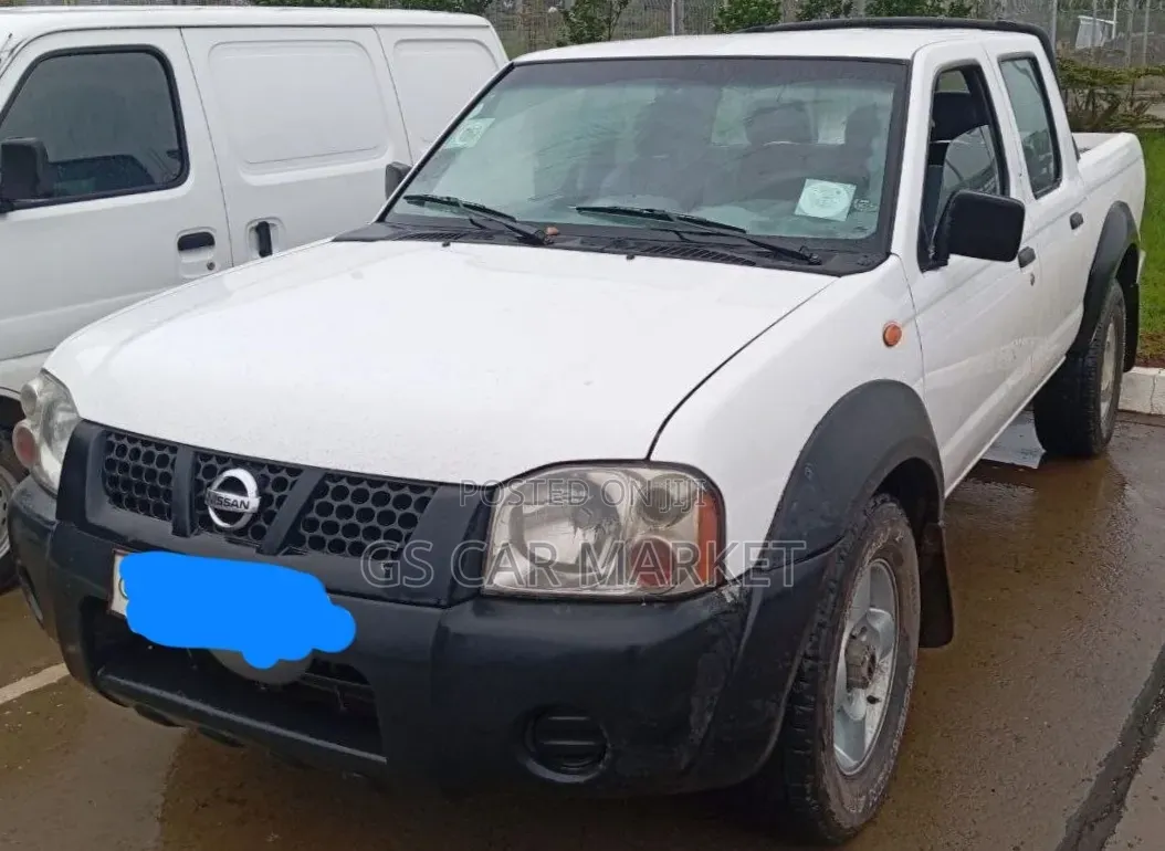 Nissan NP300 2011 White
